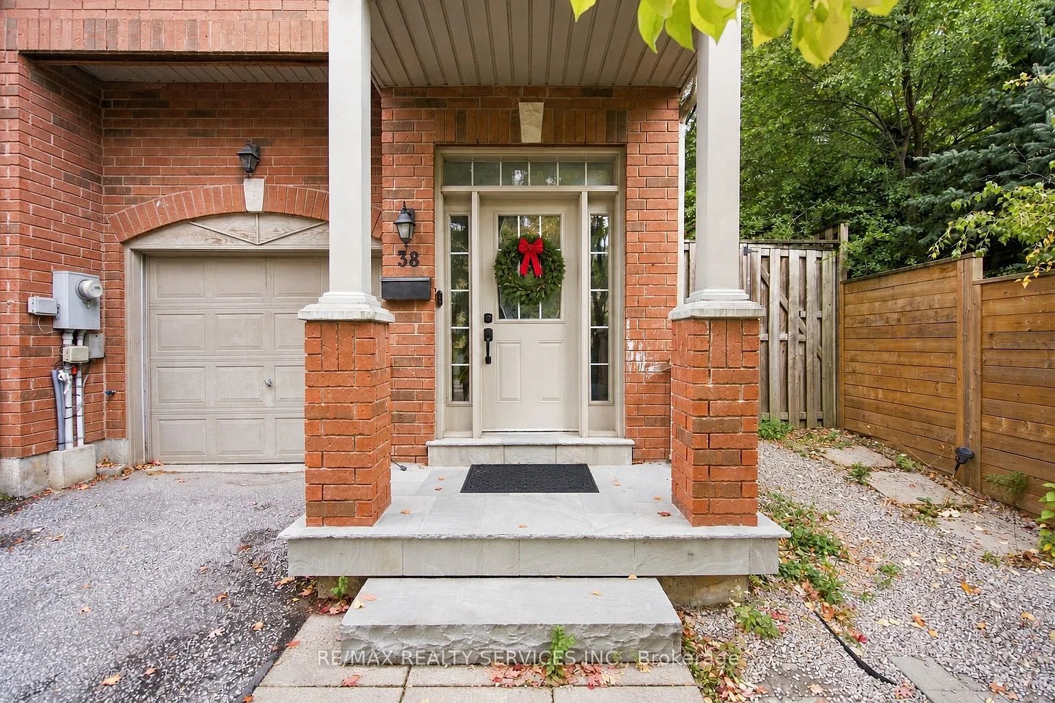 4 bed, $4,380 — Photo 1