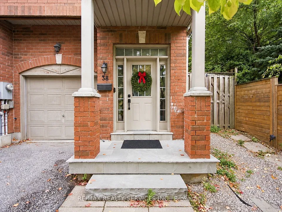 38 Bell Manor Dr
