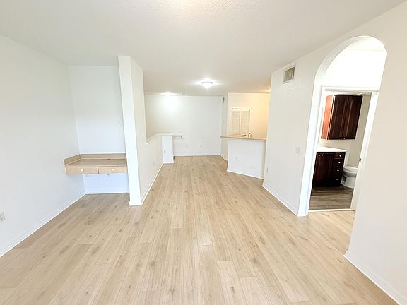 4th image of 1302 Belmont Ln #1302
