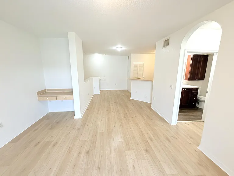 1302 Belmont Ln #1302 — Photo 5