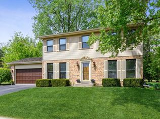140 Wimbledon Ct, Lake Bluff, IL 60044