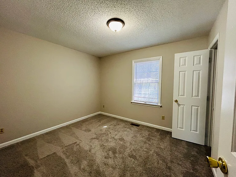 404 Poplar St — Photo 8