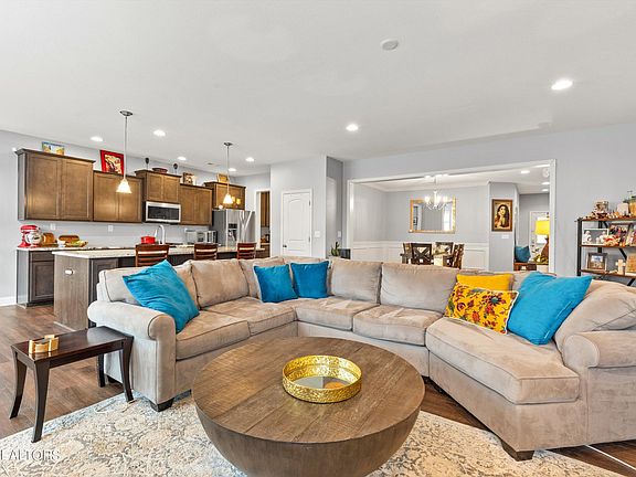 4th image of 2531 Blackberry Ridge Blvd