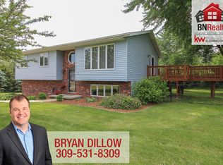 8175 Idlewood Dr, Bloomington, IL 61705