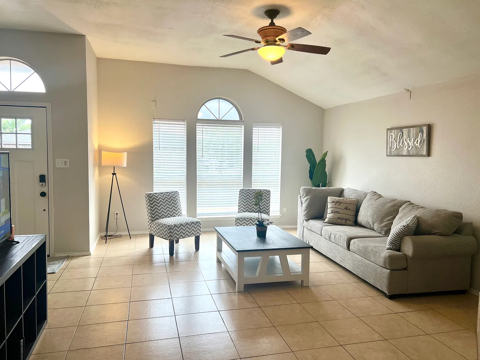 3 bed, $3,375 — Photo 3