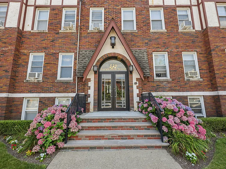 539 Joralemon Street Apts — Photo 21