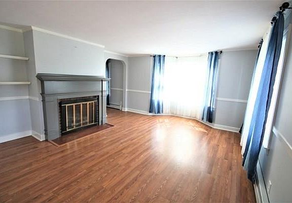 2nd image of 479 Shrewsbury St