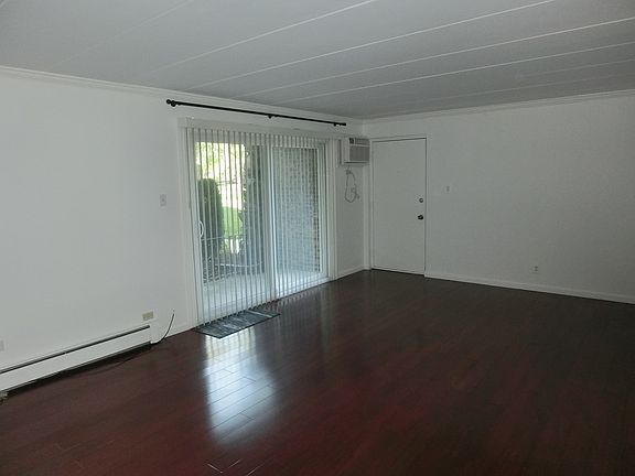 3rd image of 8932 W 140th St APT 1B