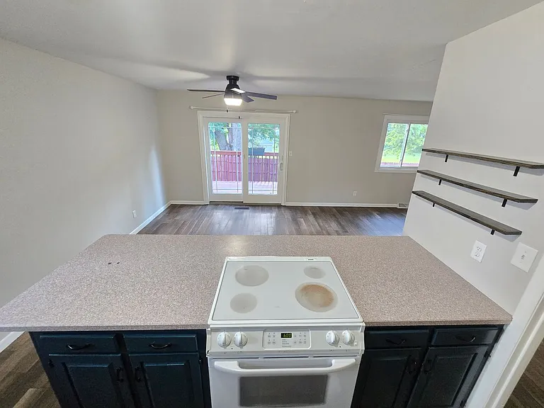 2025 Beck St — Photo 10