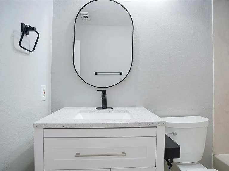 4717 Winslow Beacon #7 — Photo 18