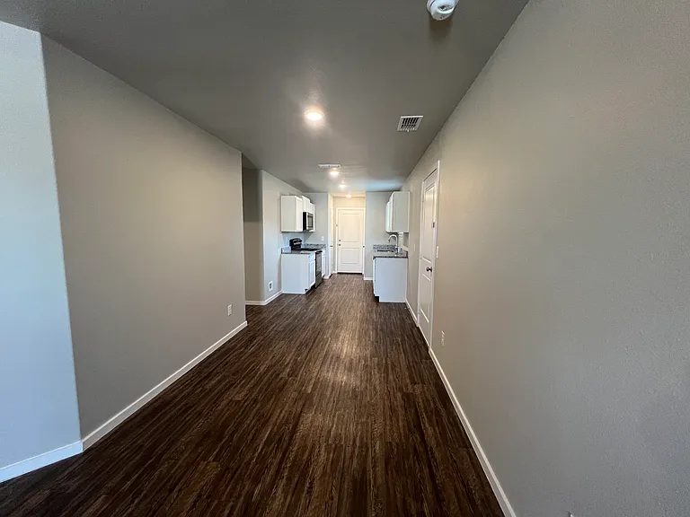 3405 Tiffin Ave — Photo 5