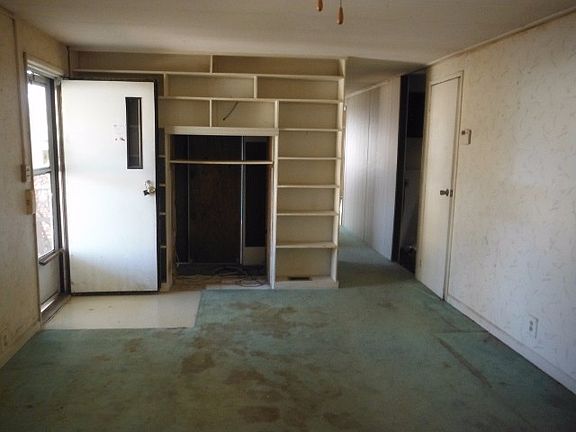 3rd image of 421 Holly Park Dr