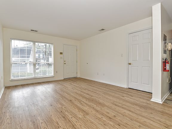 4th image of 1132 Stafford St