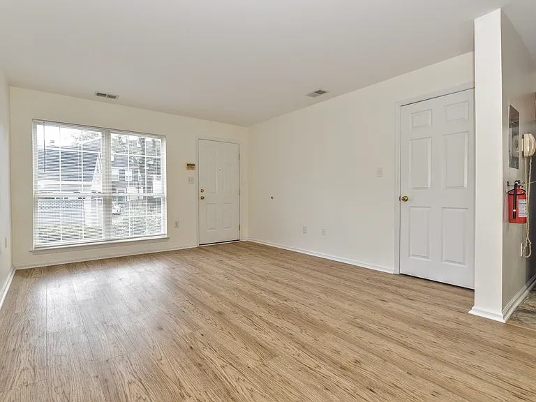 1132 Stafford St — Photo 4