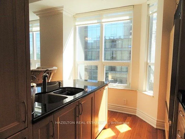 68 Yorkville Ave #608 — Photo 9
