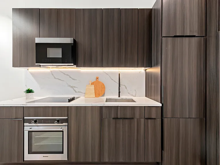 515 Graham Ave #1R — Photo 2
