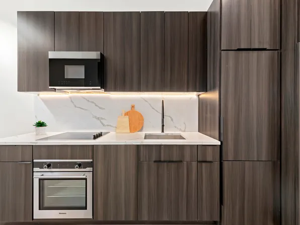 515 Graham Avenue image 1 of 7