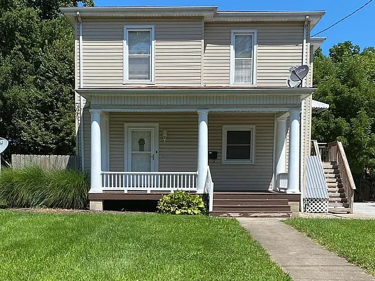 451 E Vandalia St #C — Photo 1