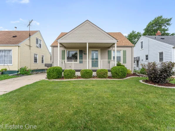 1078 10th St, Wyandotte, MI 48192