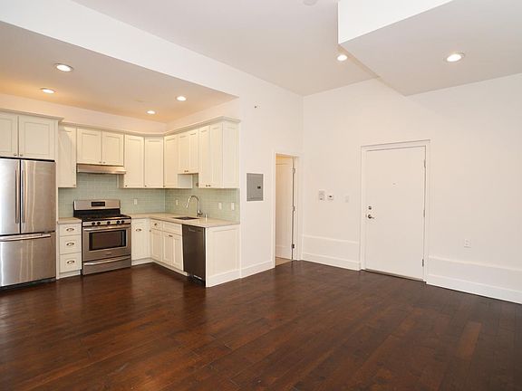 3rd image of 3769 Cesar Chavez #C
