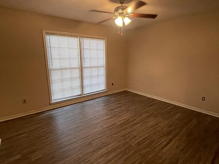 817 Robin Hood Trl — Photo 38
