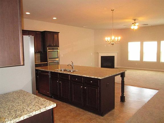 4th image of 613 Amrose Way