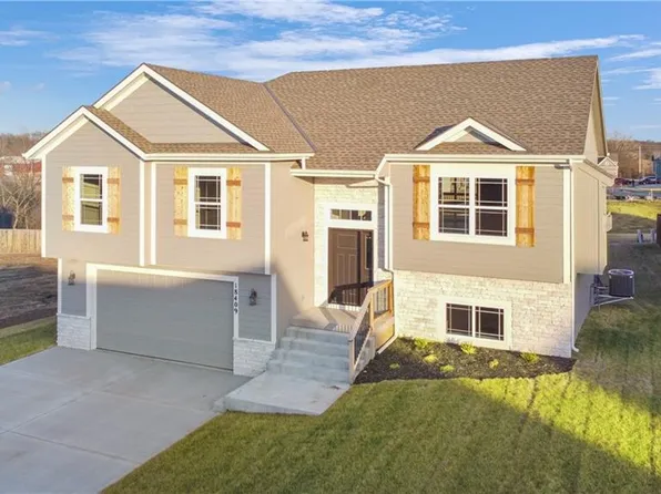 18409 Rock Ridge St N, Smithville, MO 64089