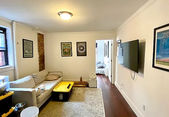 2nd image of 118 E 4th St APT 20