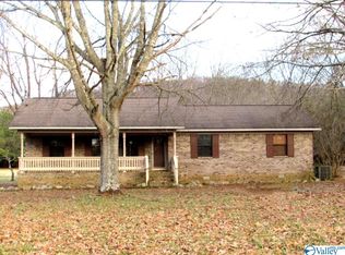 204 N Robinson Rd, Hartselle, AL 35640