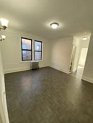 33-11 Crescent Street