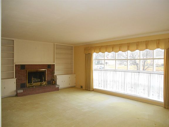 4th image of 821 W Lawrence St