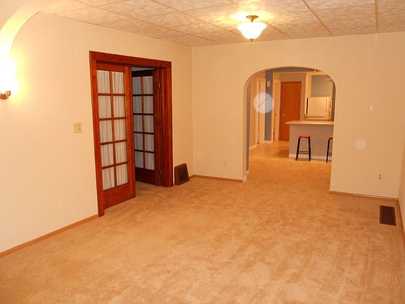 Living area - new paint and carpet