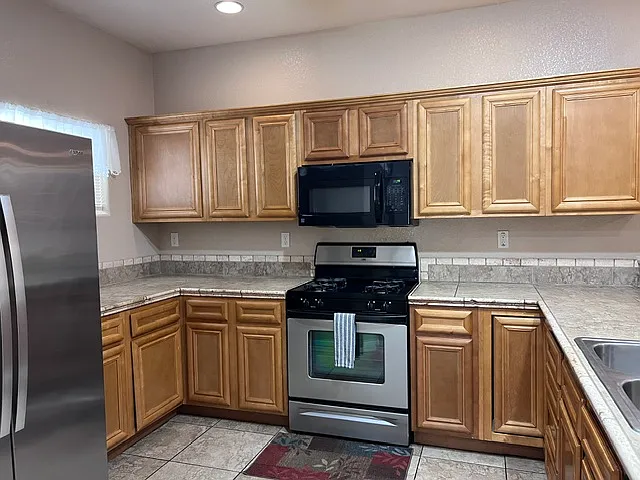 3 bed, 2.0 bath, 1323 sqft, $1,650 — Photo 4