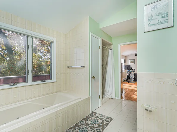 20 Signal Hill Road image 25 of 44