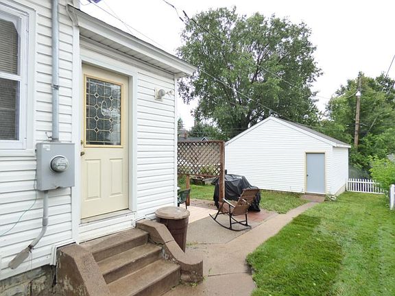 5th image of 1112 Marion St