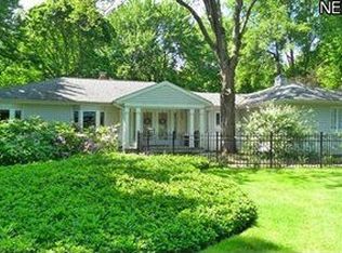 90 Sterncrest Dr, Moreland Hills, OH 44022