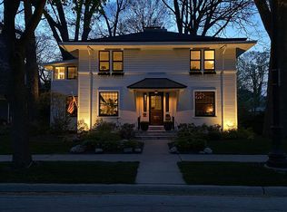 2450 Pioneer Rd, Evanston, IL 60201