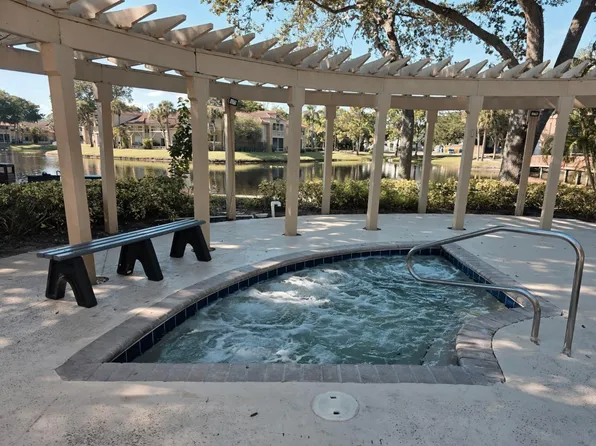 4863 Via Palm Lks APT 812, West Palm Beach, FL 33417