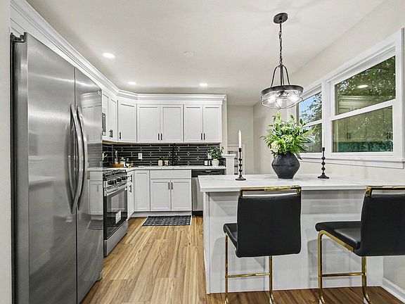5th image of 3318 North Dr