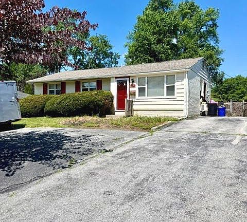 2nd image of 409 W Rosedale Ave