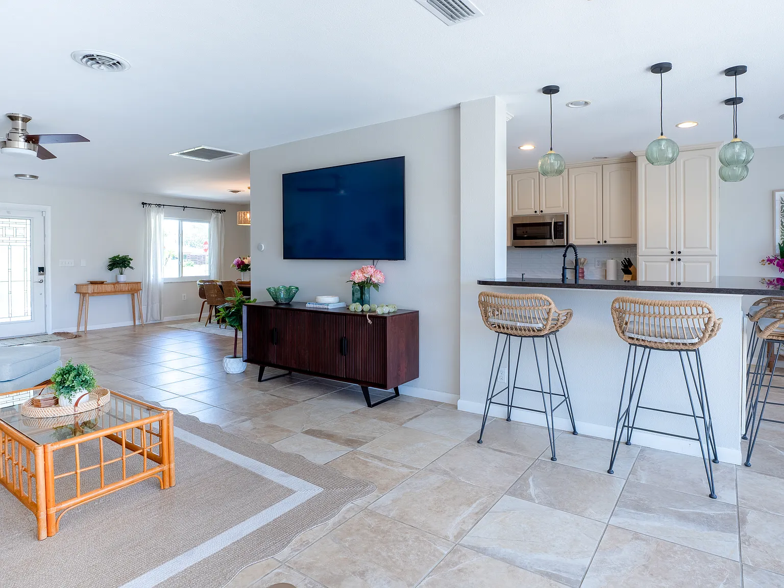 1105 Caples St — Photo 4