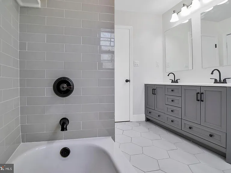 12404 Surrey Circle Dr — Photo 18