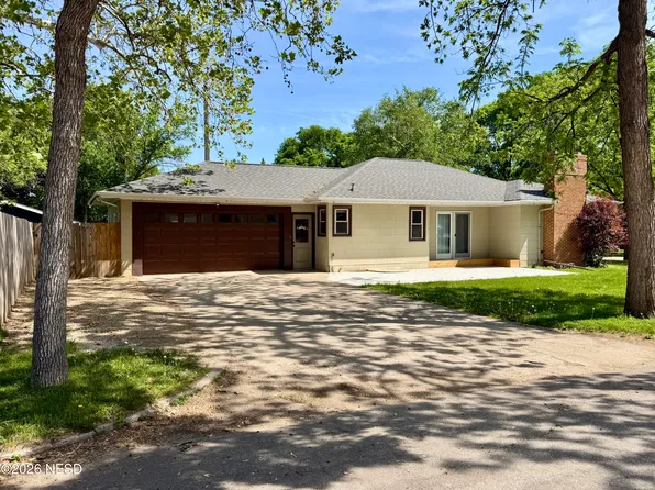 708 S 5th St, Milbank, SD 57252