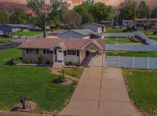 615 Aqua Ridge Dr, Saint Louis, MO 63129