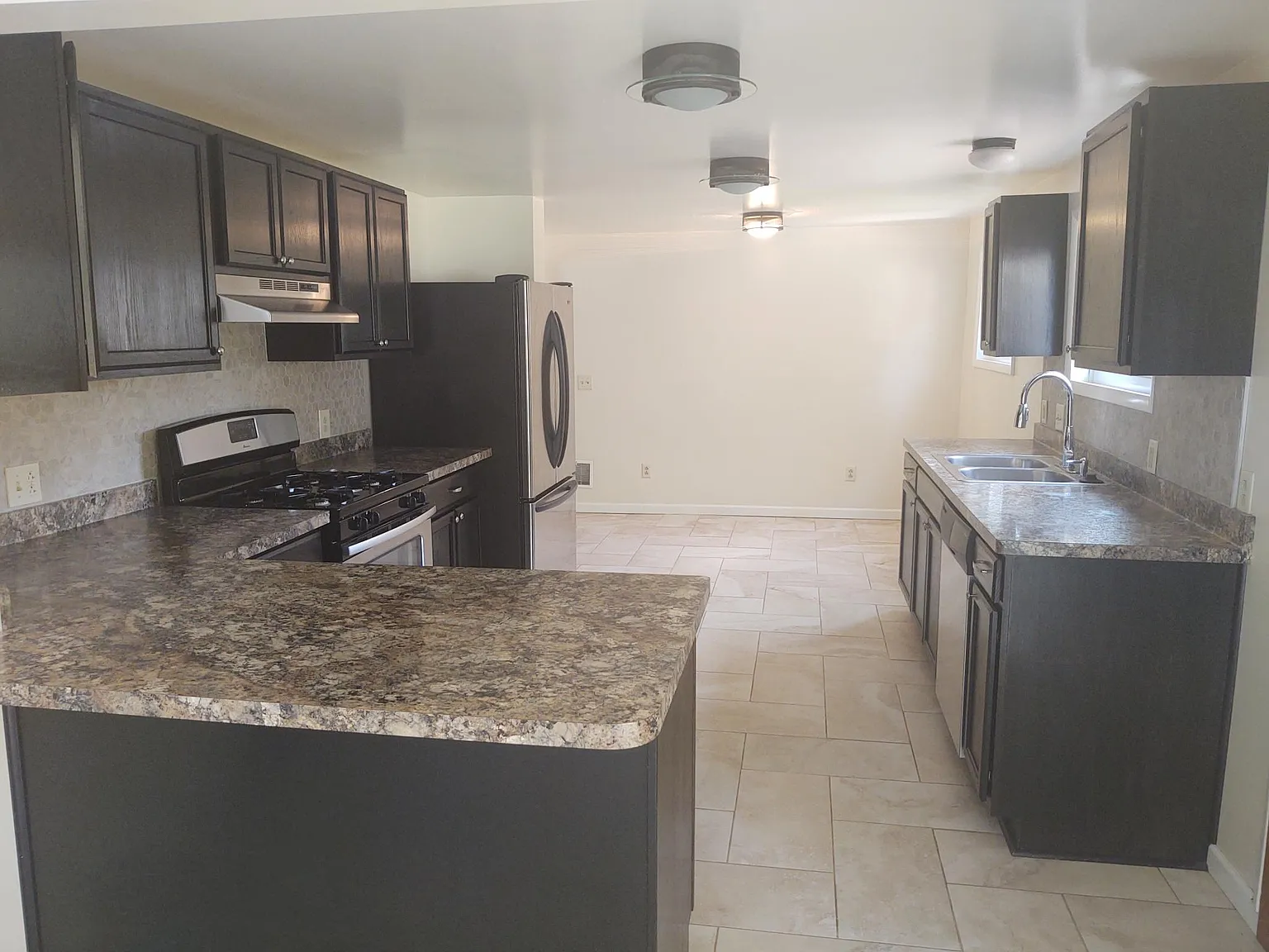 5 bed, 1768 sqft, $3,825 — Photo 4