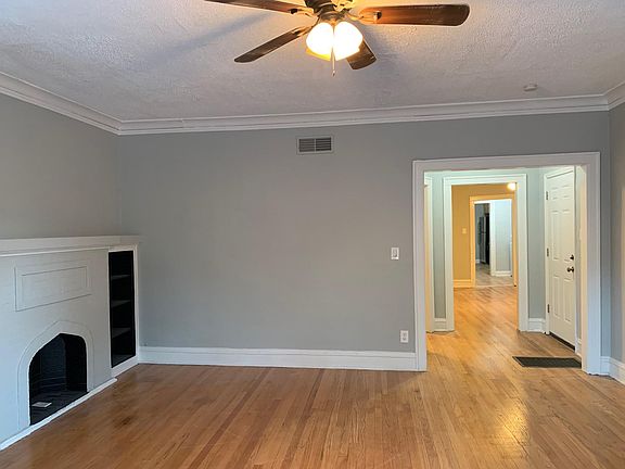 Living Room (1 of 3)