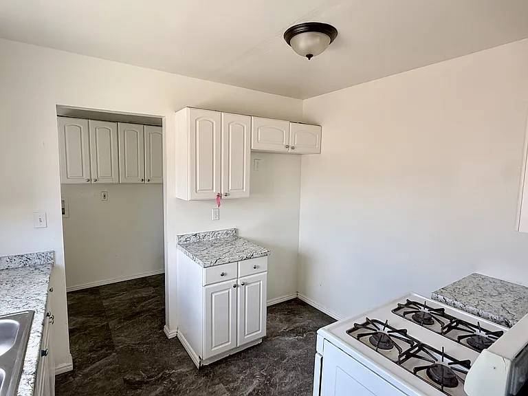 24460 Myers Ave — Photo 14