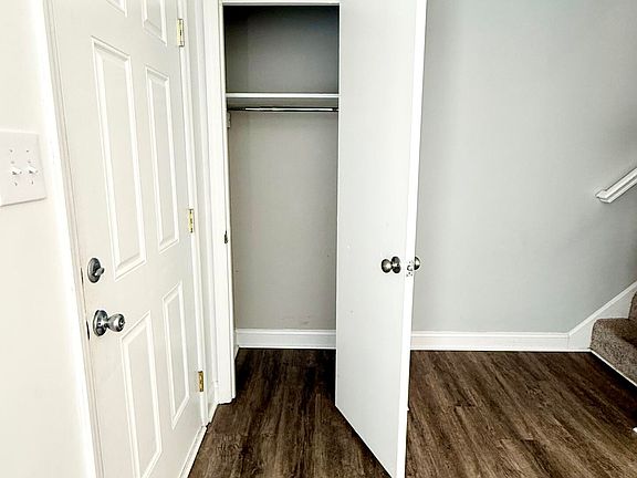 4th image of 207 Hedgewood Ct