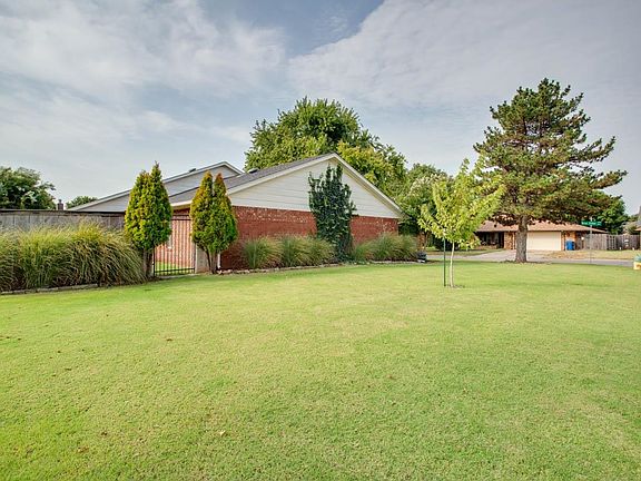 5th image of 1009 Briar Ridge Rd