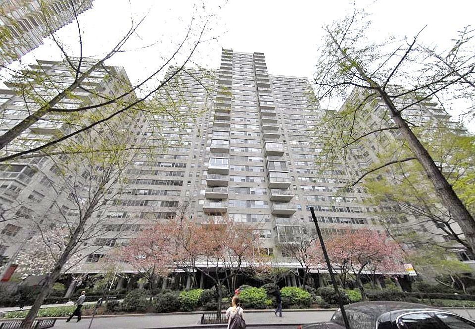 1st image of 150 E 69th St APT 7R